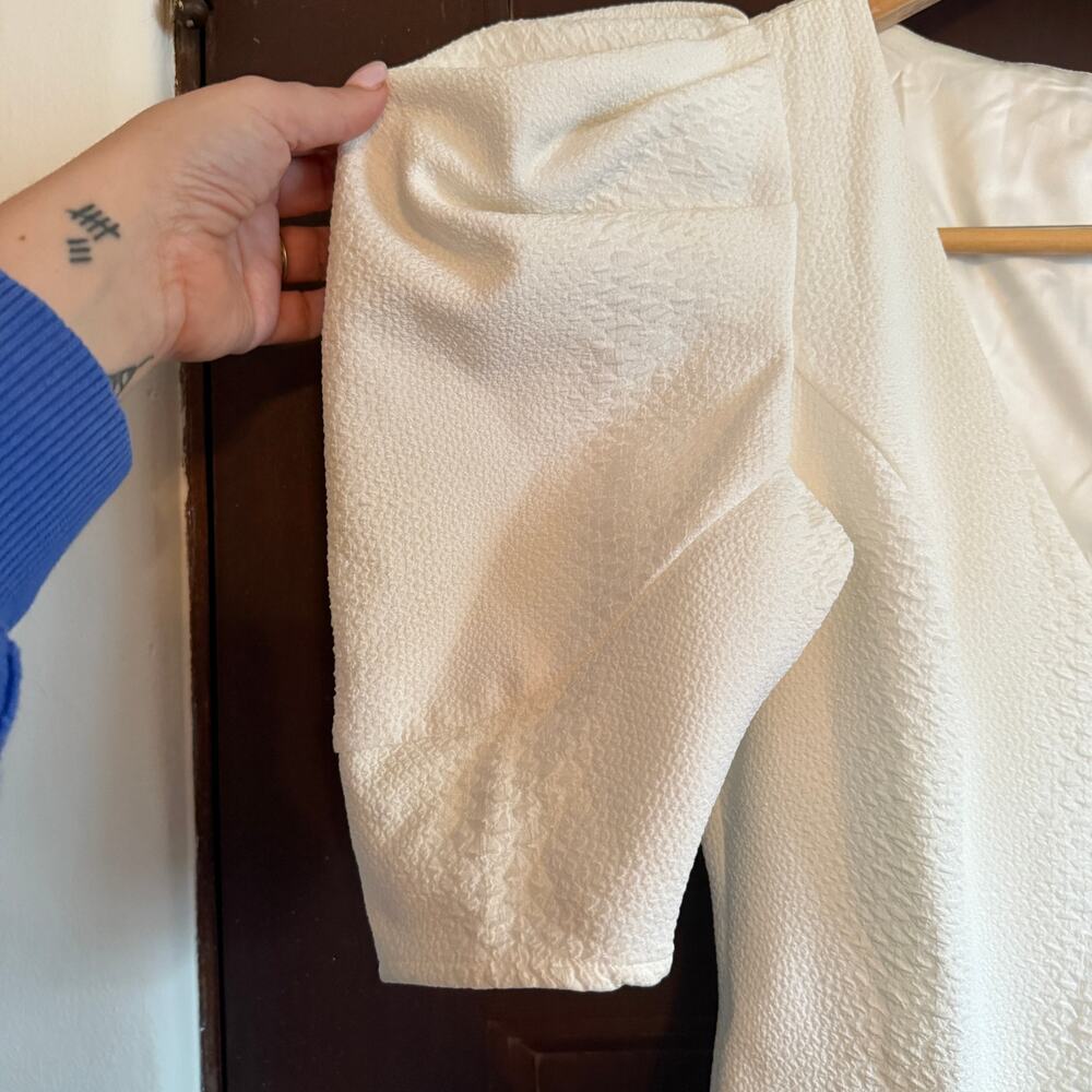 BARDOT | Fergie Textured Cream White Puff Sleeve Midi Sheath Dress | Medium - Picture 3 of 7